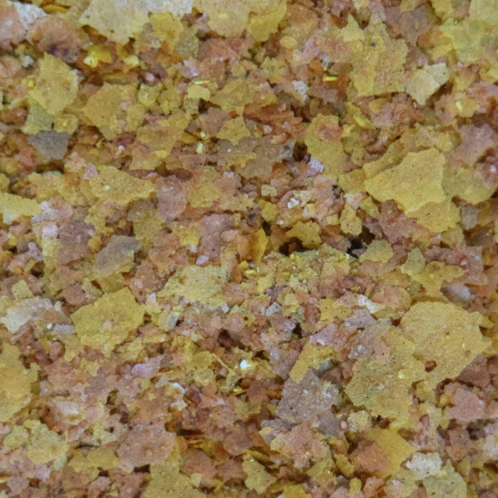 API Goldfish Flakes garlic-appeal—appetite-friendly aroma during feeding.