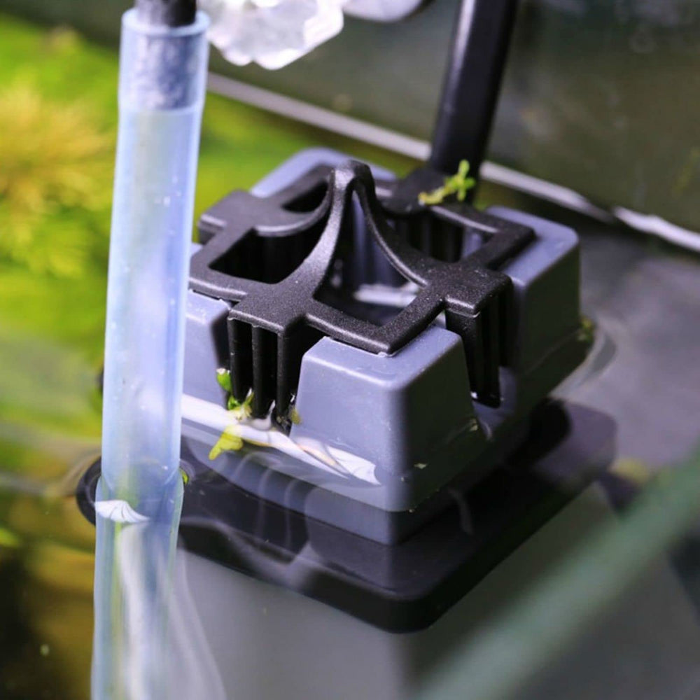 AQUANEAT surface skimmer with adjustable flow for freshwater or saltwater use