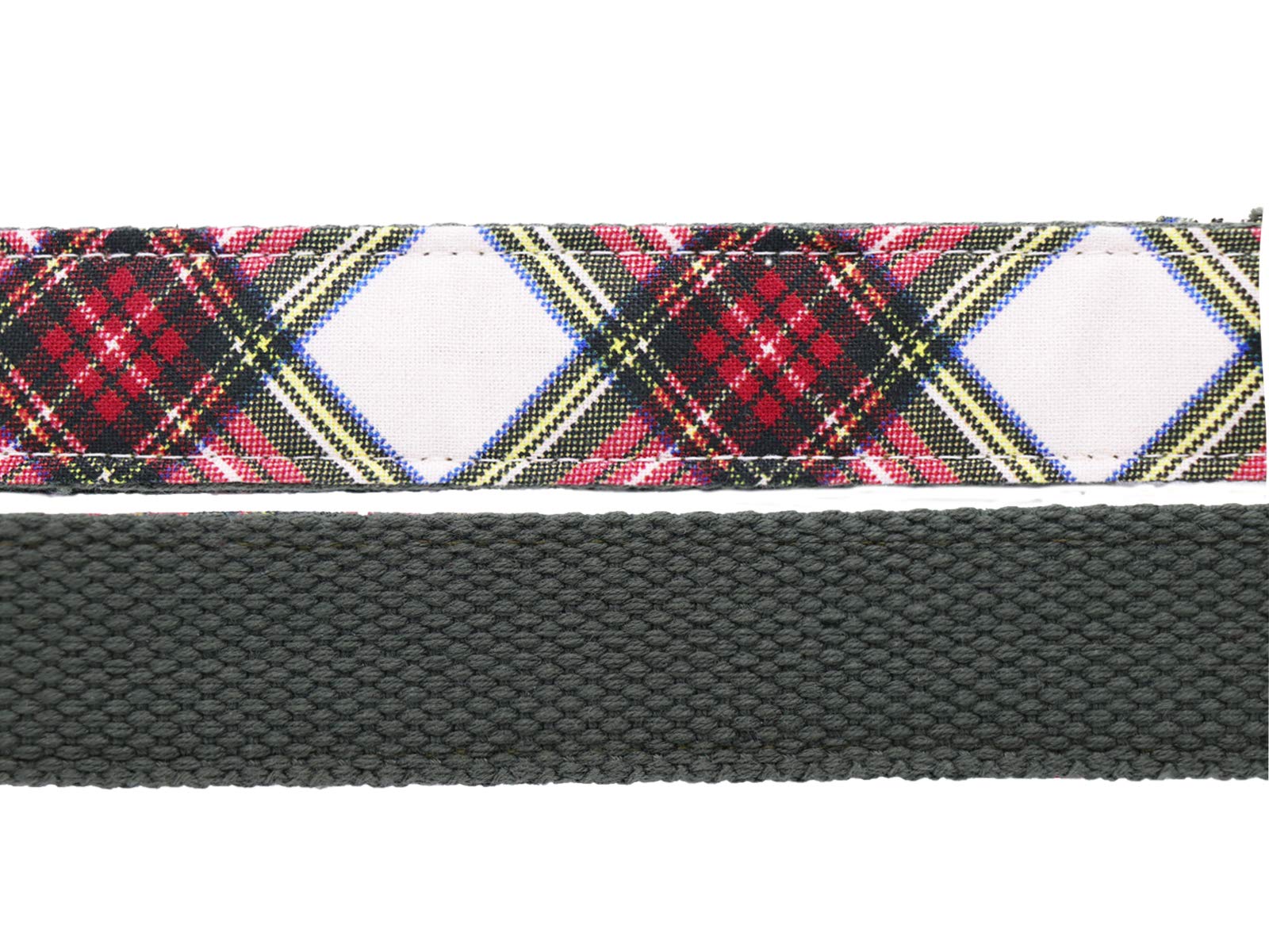 ARING PET Christmas collar bowtie on small dog demonstrates adjustable fit.