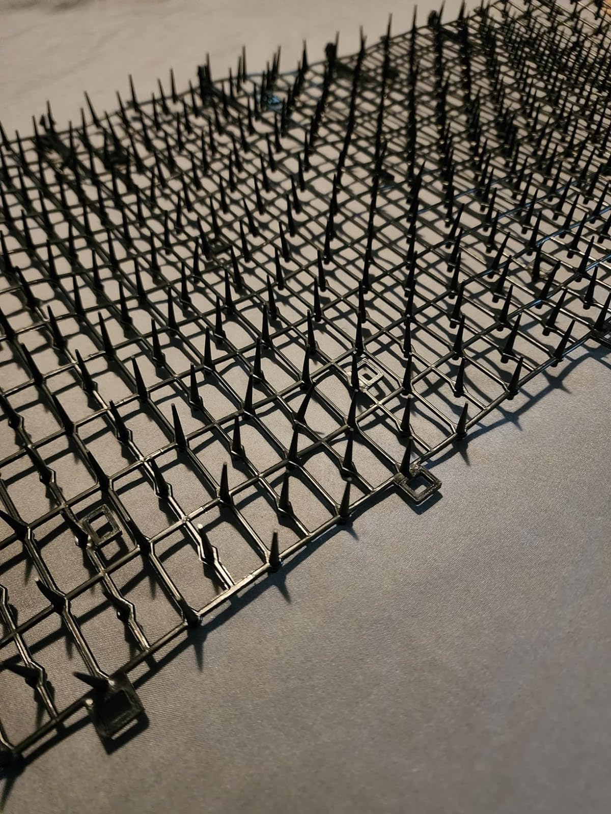 Aurnoet Cat Scat Mat quick-install setup on edge or corner surfaces