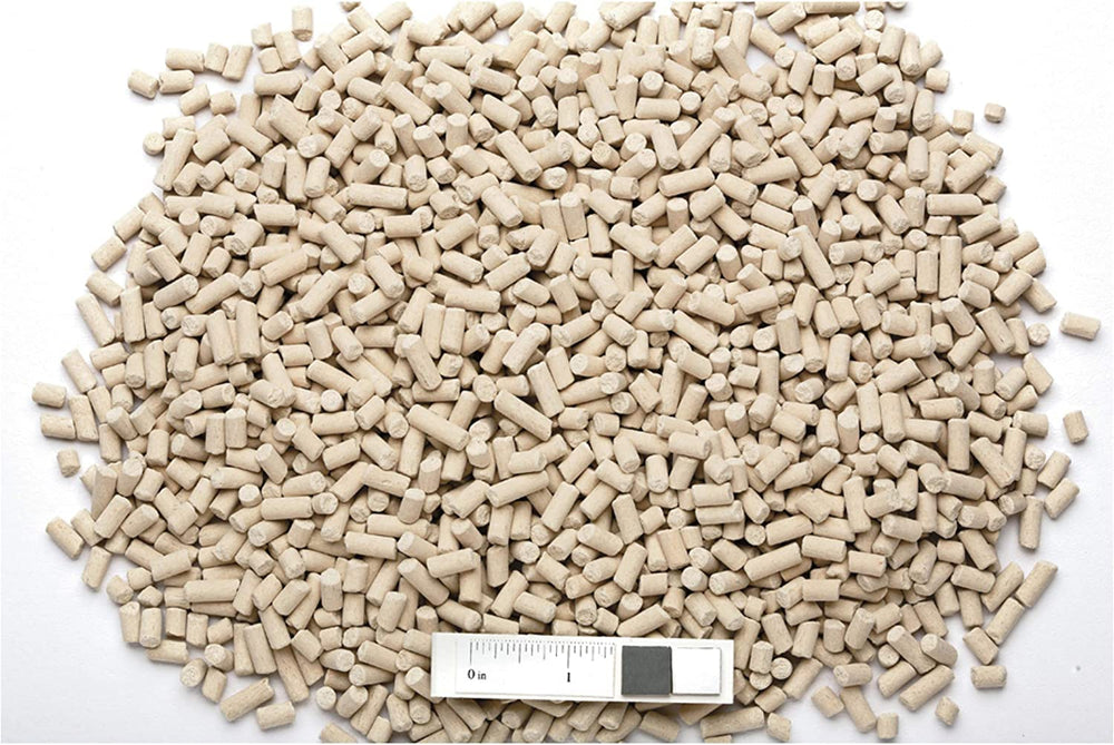 Aurora Pet Cat Breeze pellets pour cleanly into the litter box to reduce mess