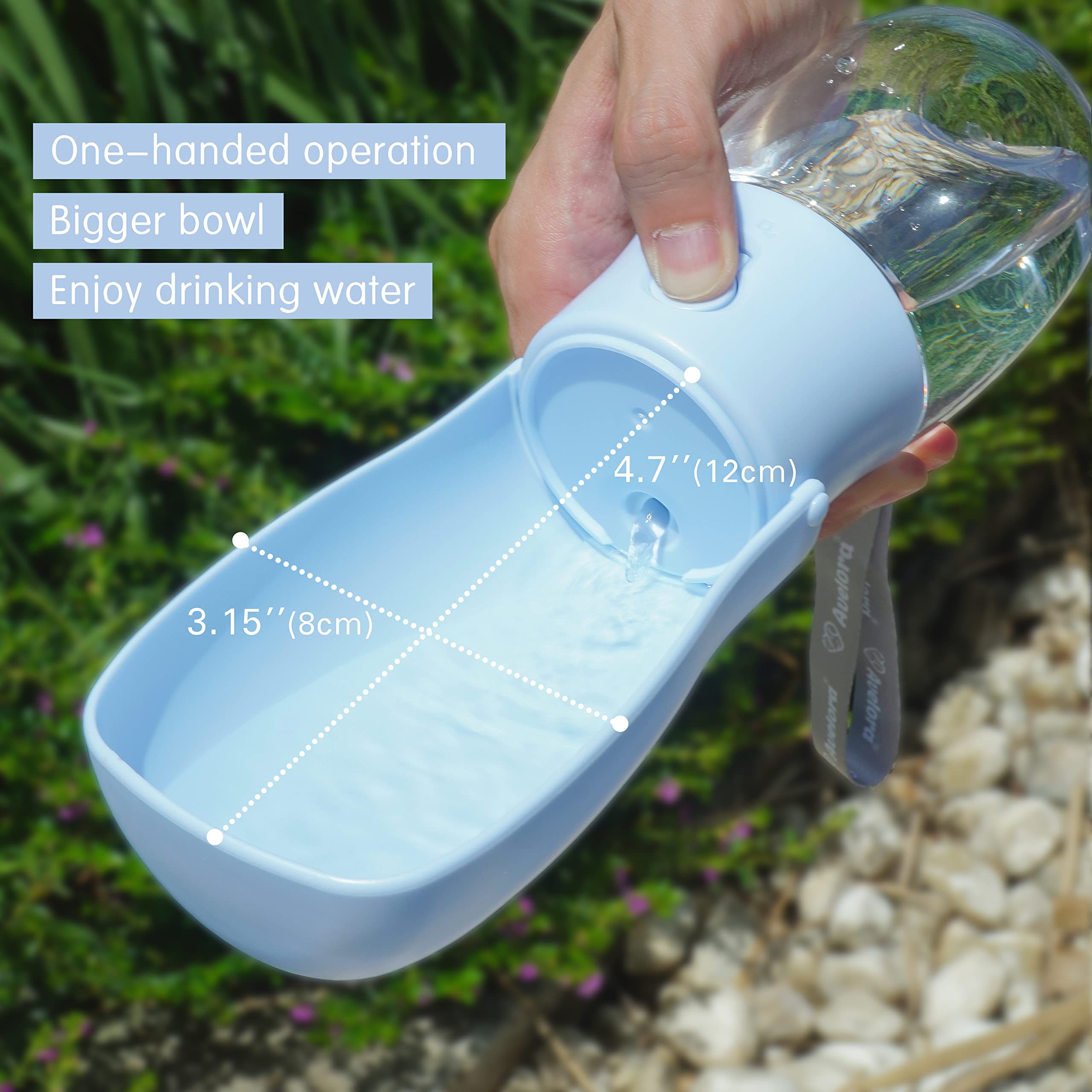 AVELORA foldable-dog-water-bottle-in-hands demonstrates easy portability.