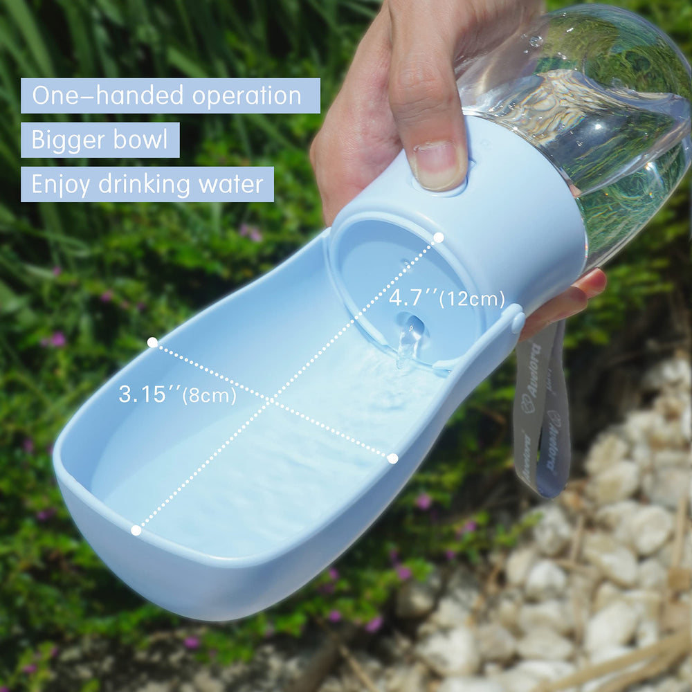 AVELORA foldable-dog-water-bottle-in-hands demonstrates easy portability.