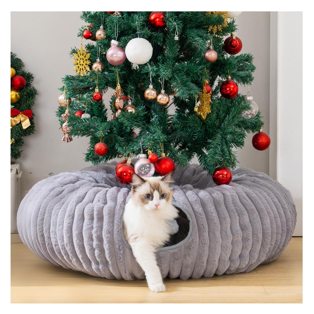 Avont Cat Tunnel Donut gray offers a cozy hideaway and playful exploration for indoor cats.