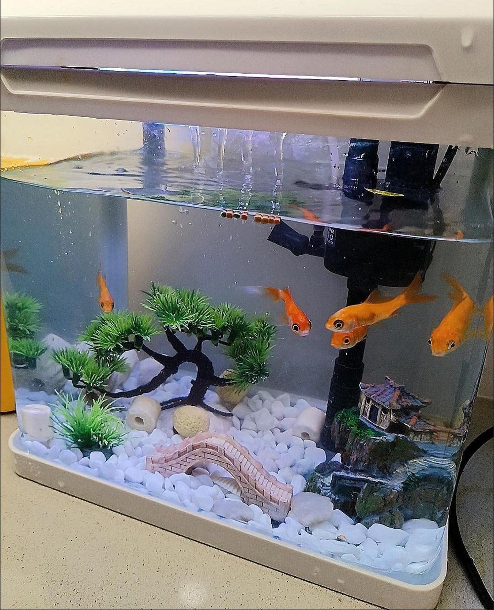 AWXZOM rockery decor creates natural textures and exploration spaces in tight tanks