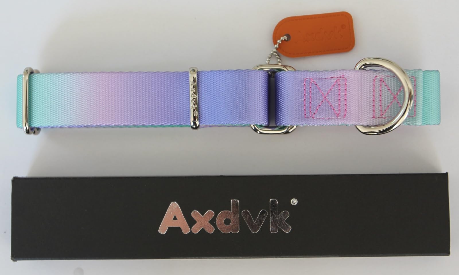 Axdvk gradient collar enhances park visibility during daily walks.