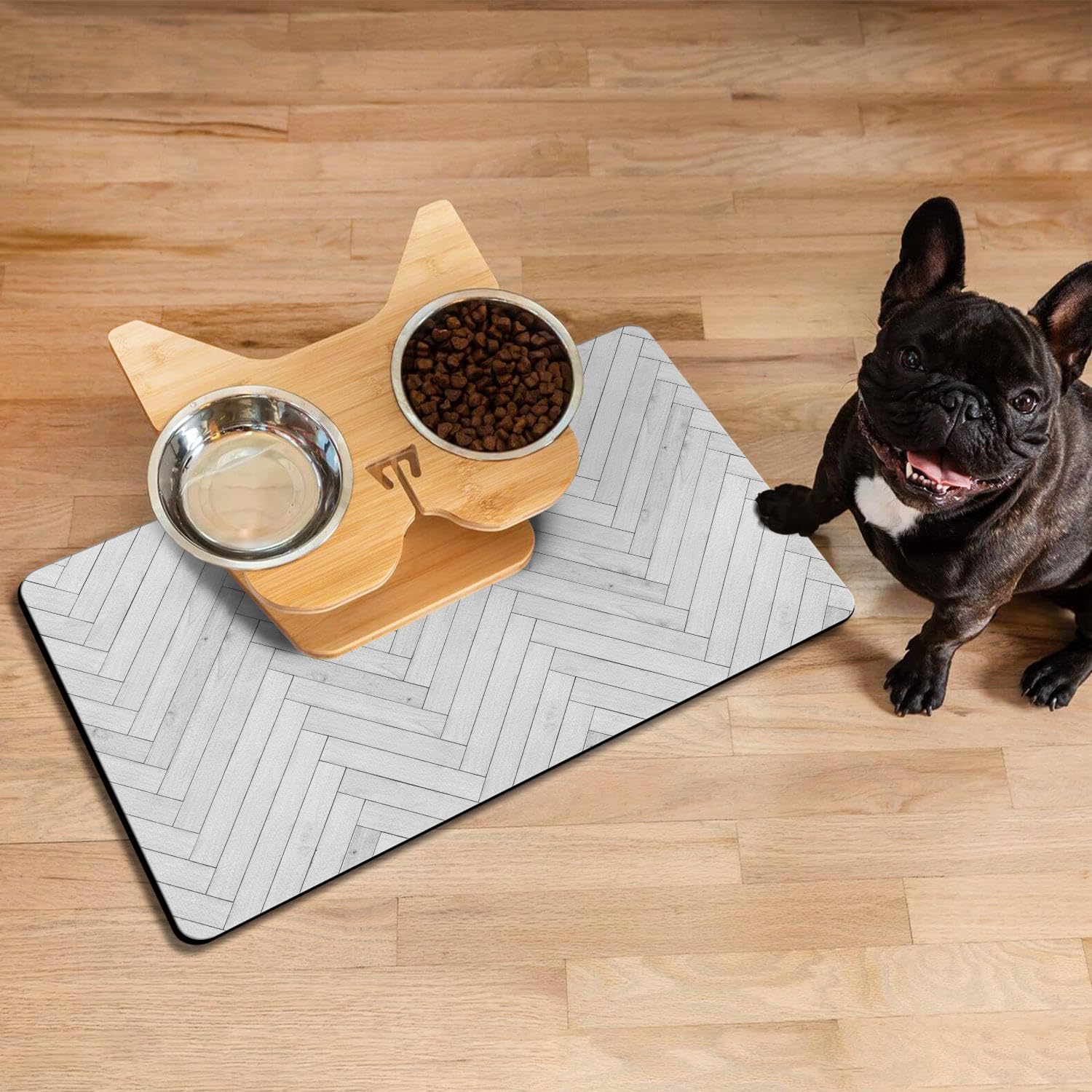 Ayiashiab pet mat easy-clean surface supports quick wipe-downs.