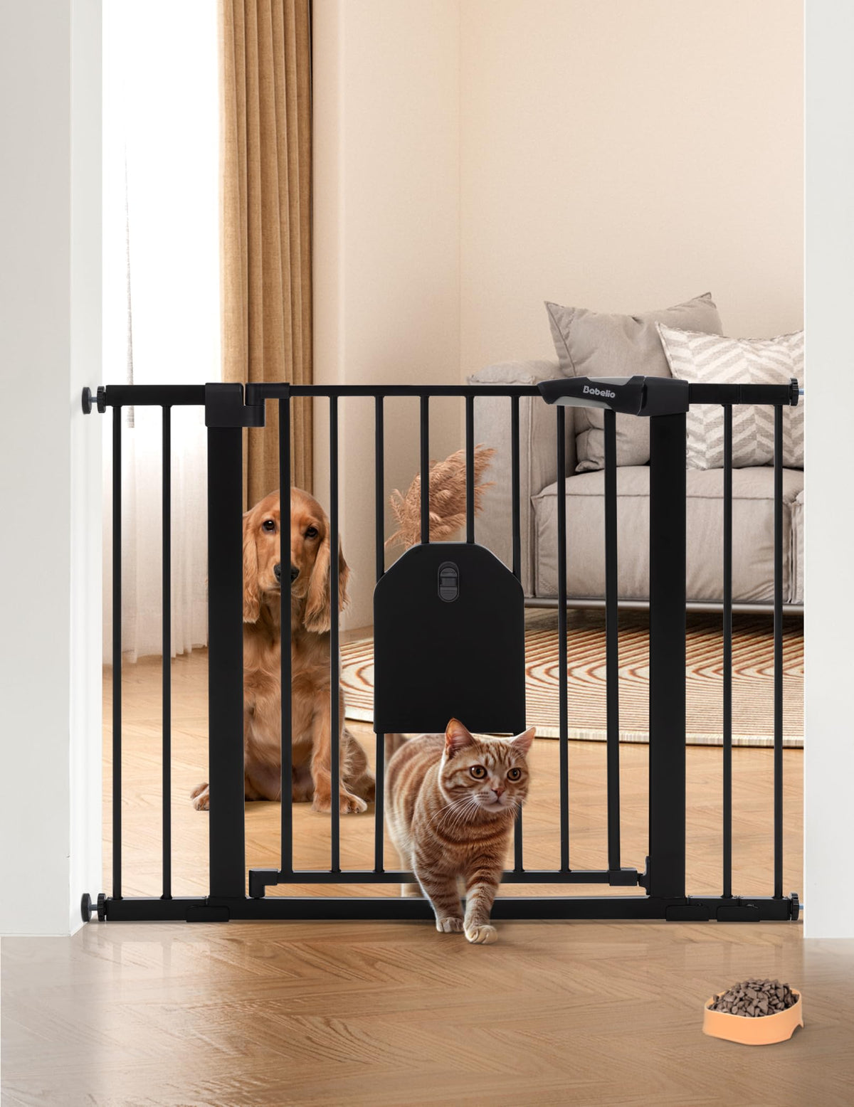 BABELIO Auto Close gate in wide opening shows adjustable width for stairs.