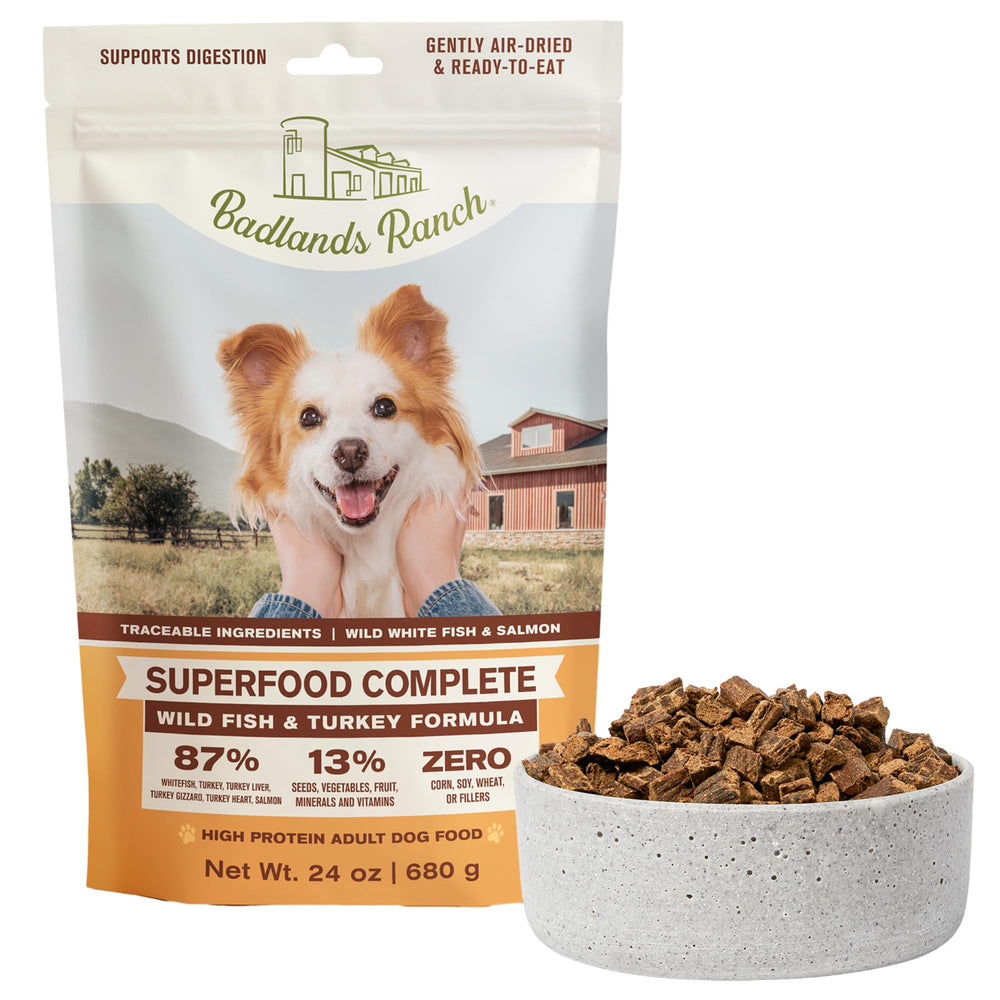 BADLANDS RANCH Superfood Complete bag label highlights premium ingredients for balanced nutrition.