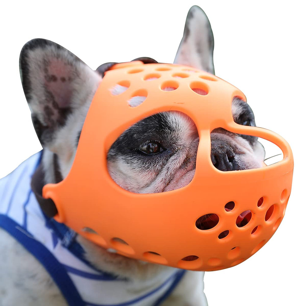 BARKLESS short-snout muzzle in soft silicone provides comfortable wear for brachycephalic breeds.