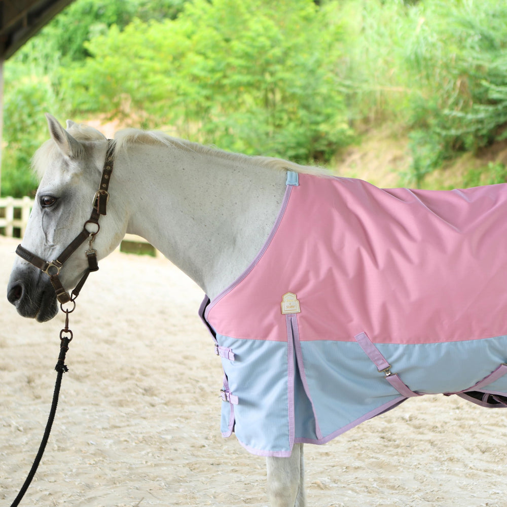 BARN & STABLE 600D outer shell close-up showing durability and waterproof breathability.