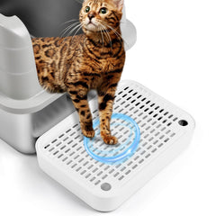 Bartuke cat litter box ramp front view demonstrates easier entry for kittens and elderly cats.