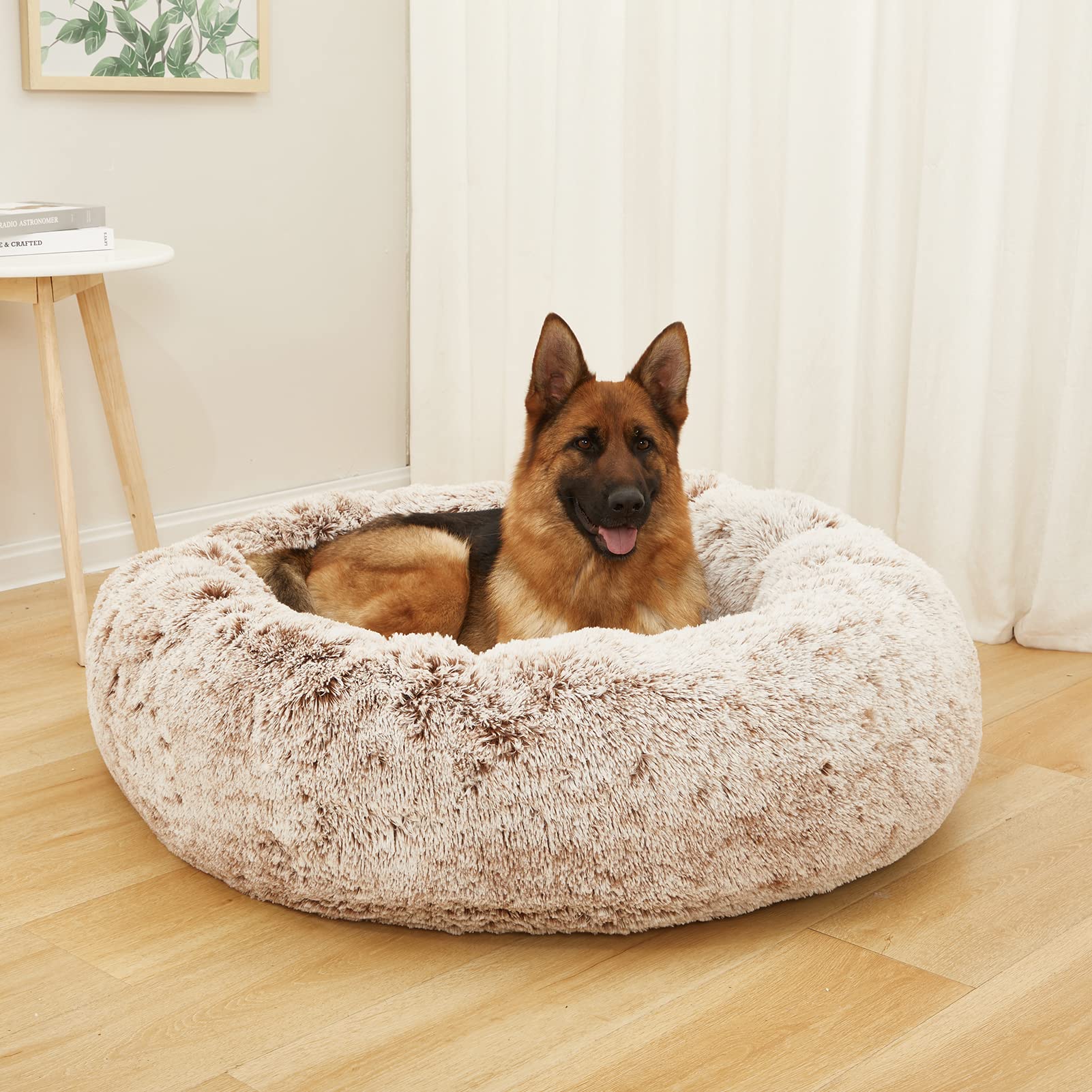 Bedfolks donut bed close-up showing fluffy fur for gentle warmth and snuggling