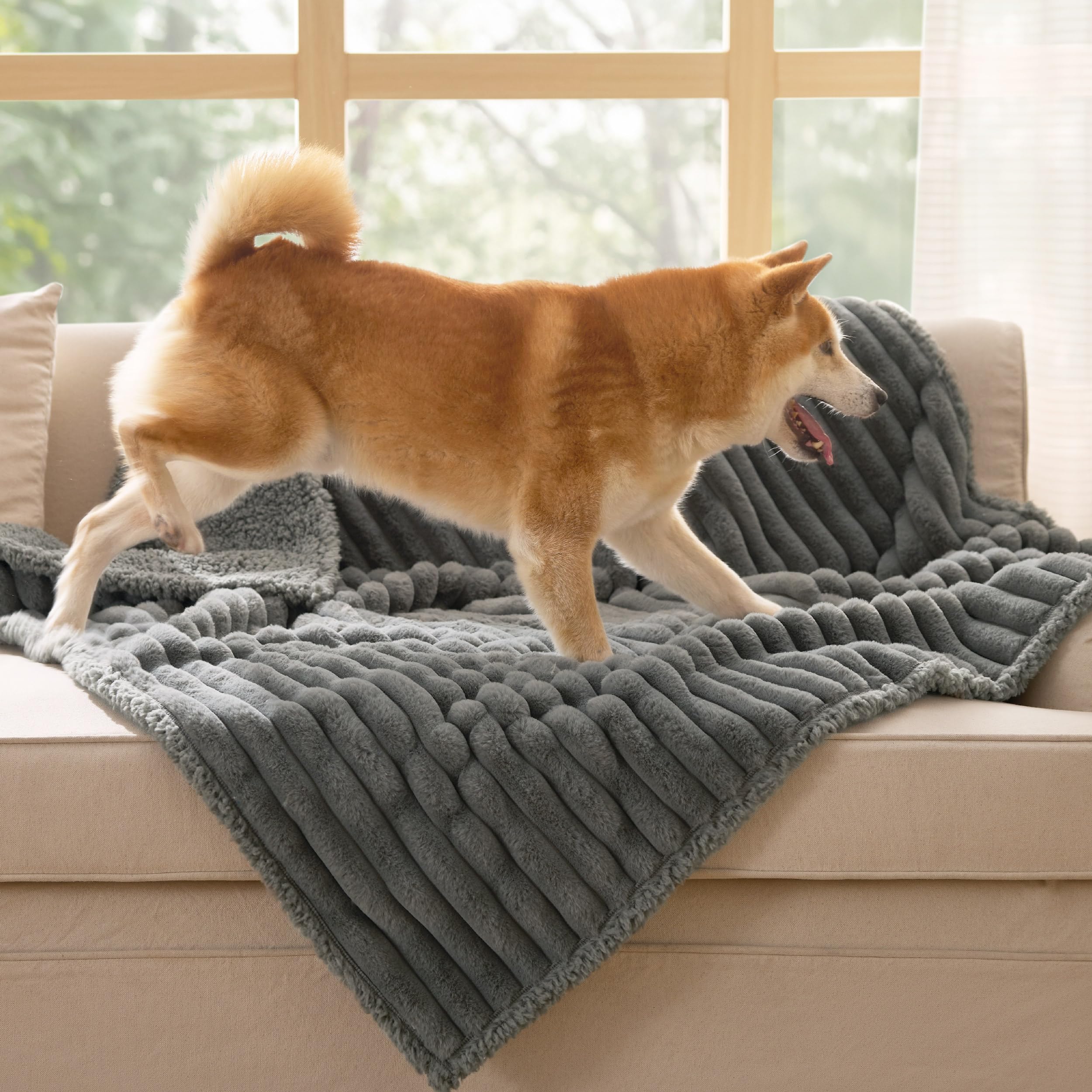 Bedsure corduroy fleece edges designed for durability and easy edge stitching.
