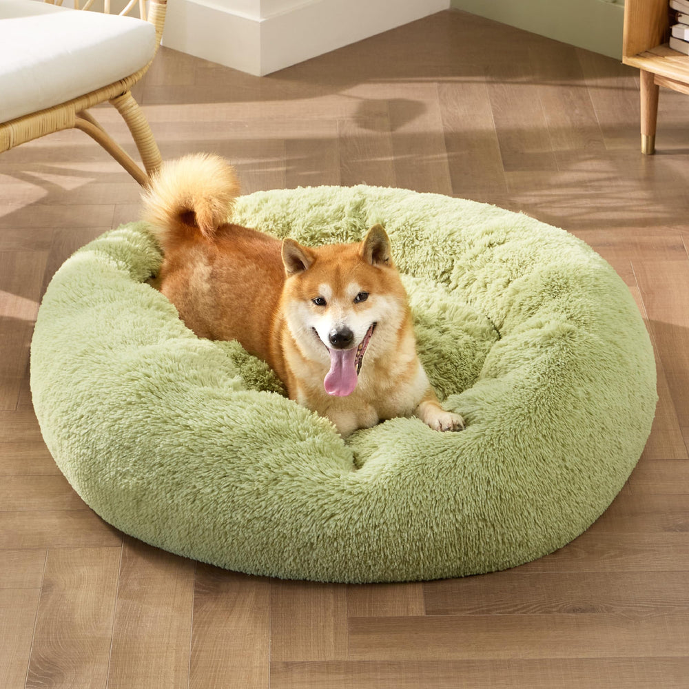 Bedsure donut bed green plush closeup shows soft filling for cozy lounging