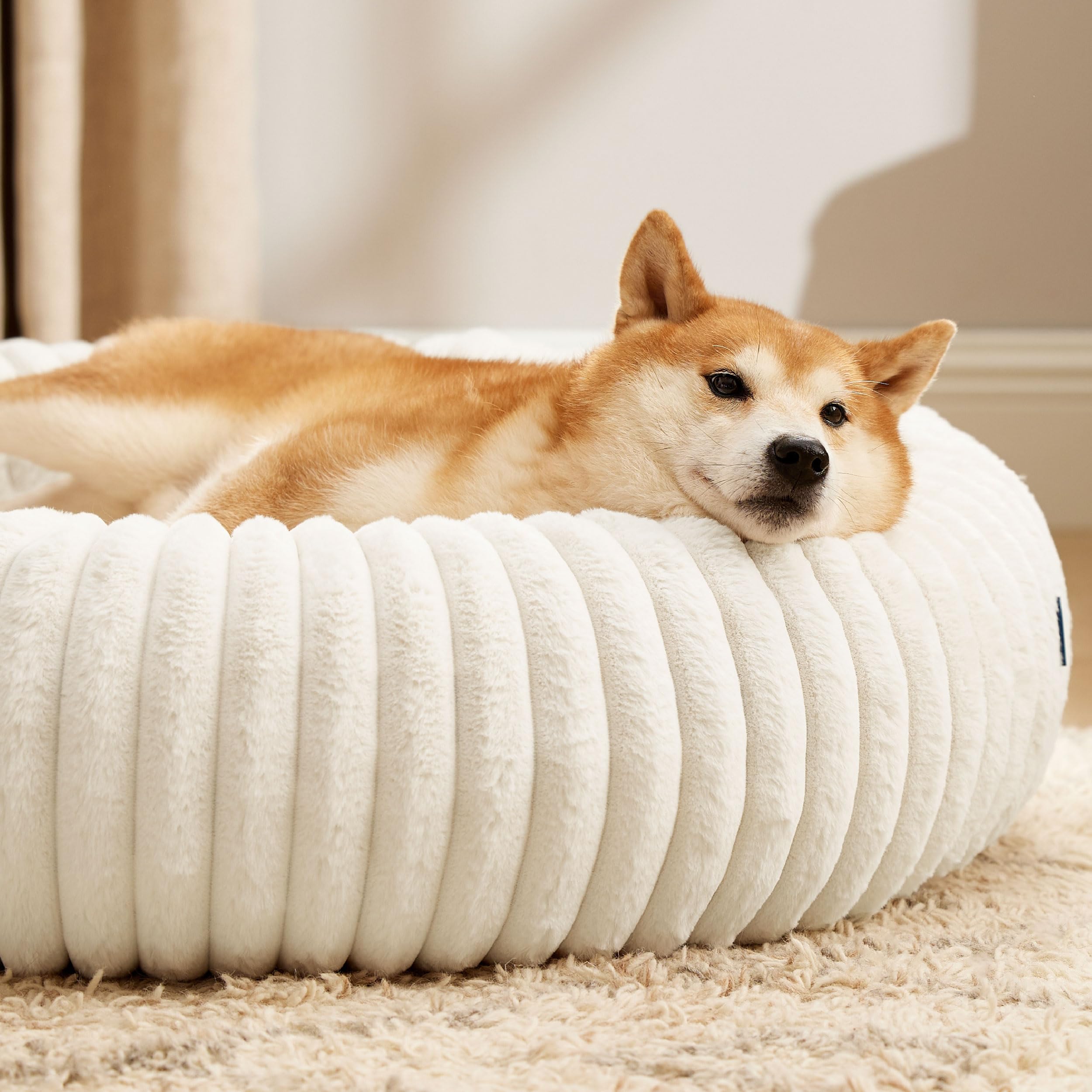 Bedsure Donut Bed washable cover takes hassle-free cleaning to a new level.