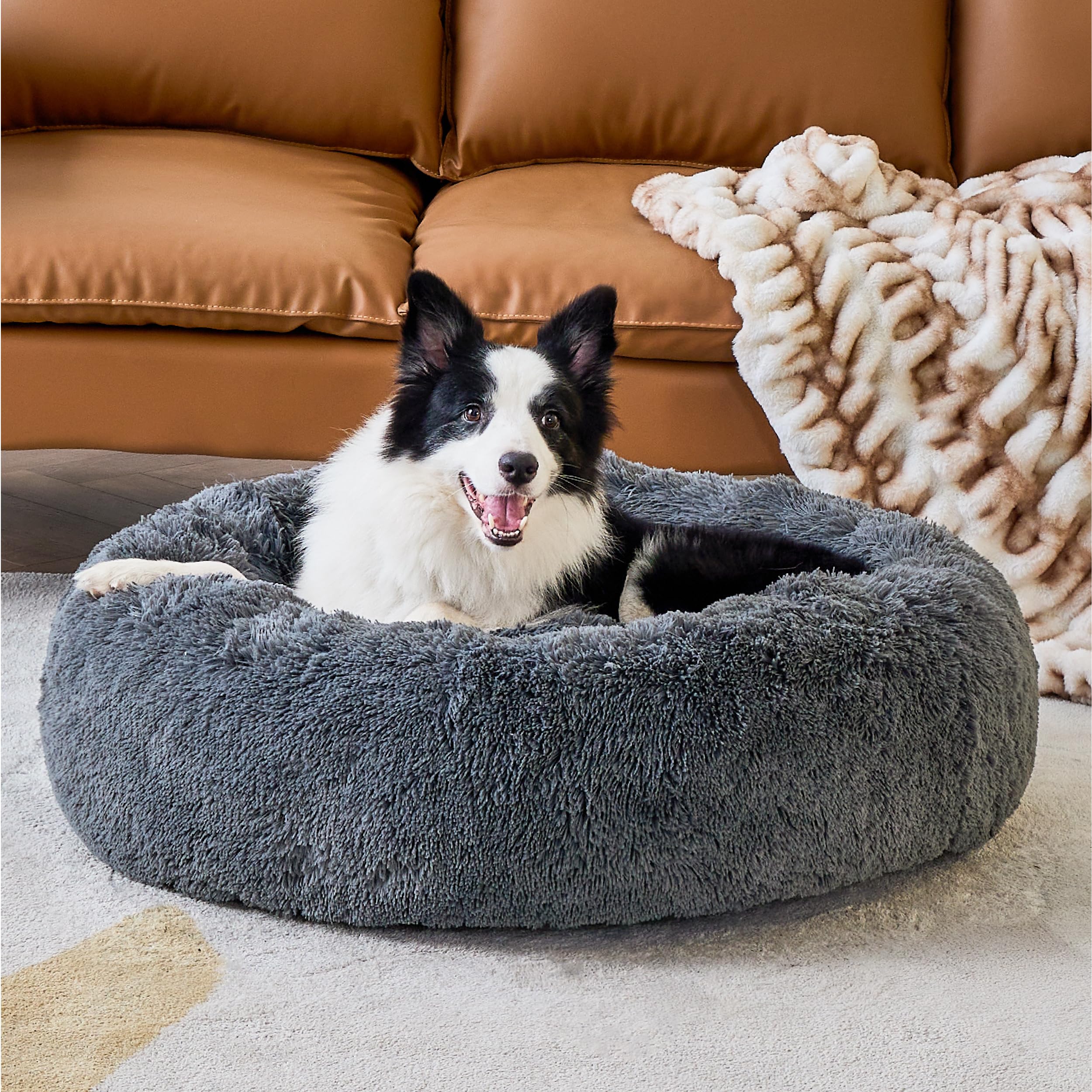 Bedsure large dog bed features a removable, machine-washable cover for easy cleaning.