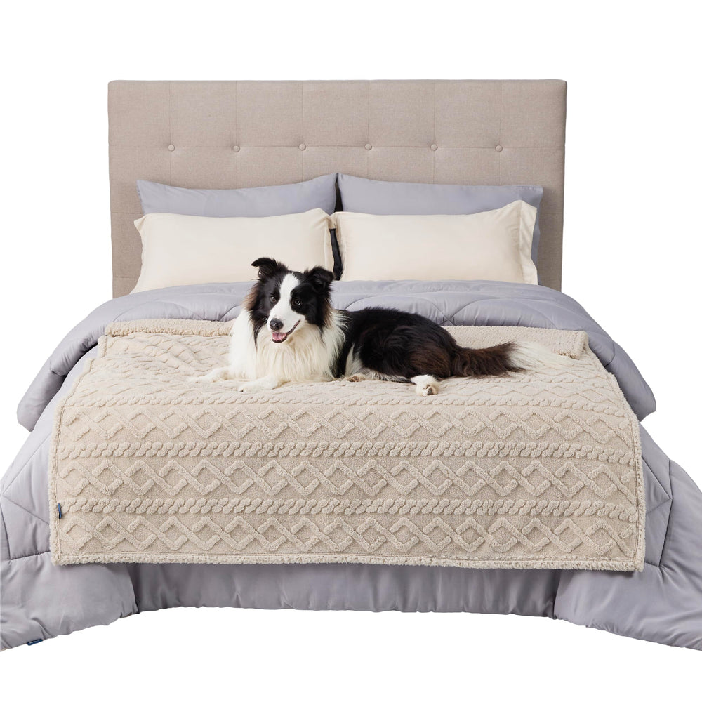 Bedsure lightweight travel-friendly blanket in cream for trips