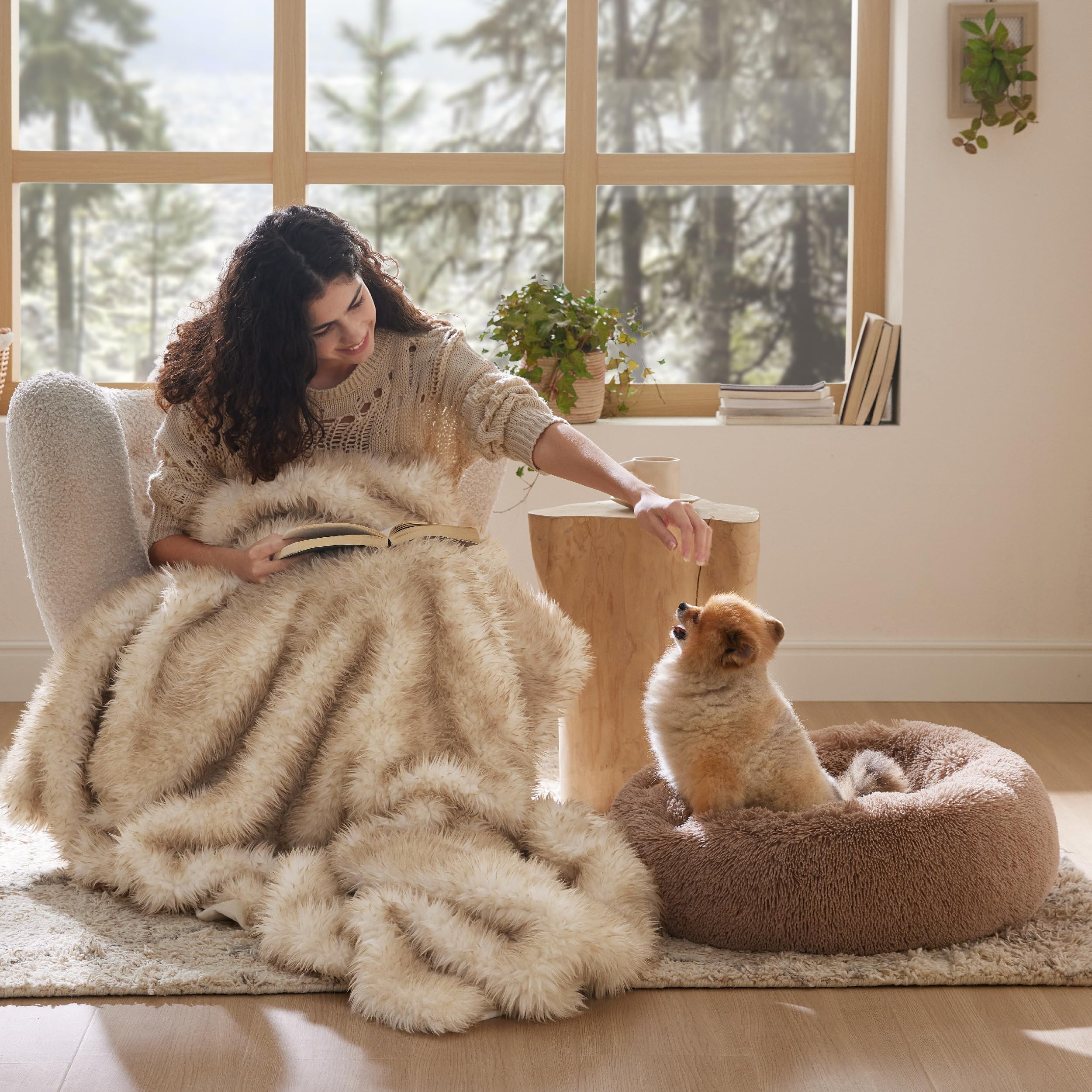 Bedsure removable washable cover simplifies cleaning of the donut bed.