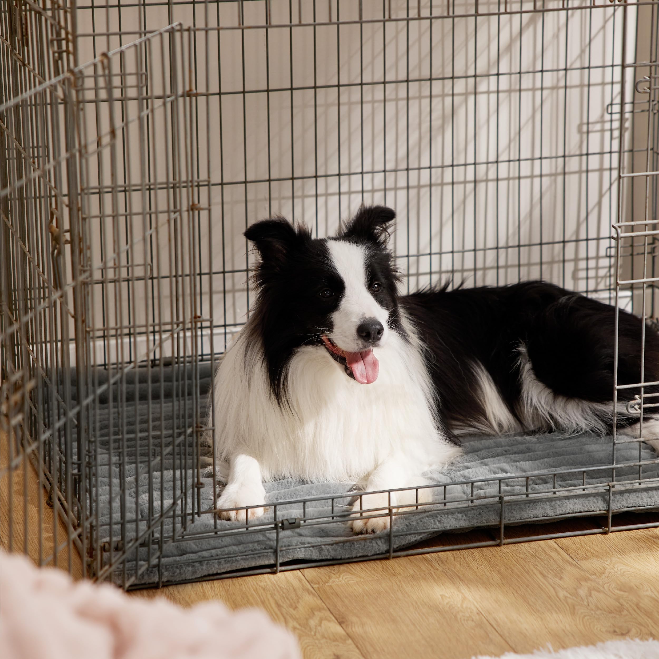 Bedsure self-warming dog bed washable material for easy care and maintenance.