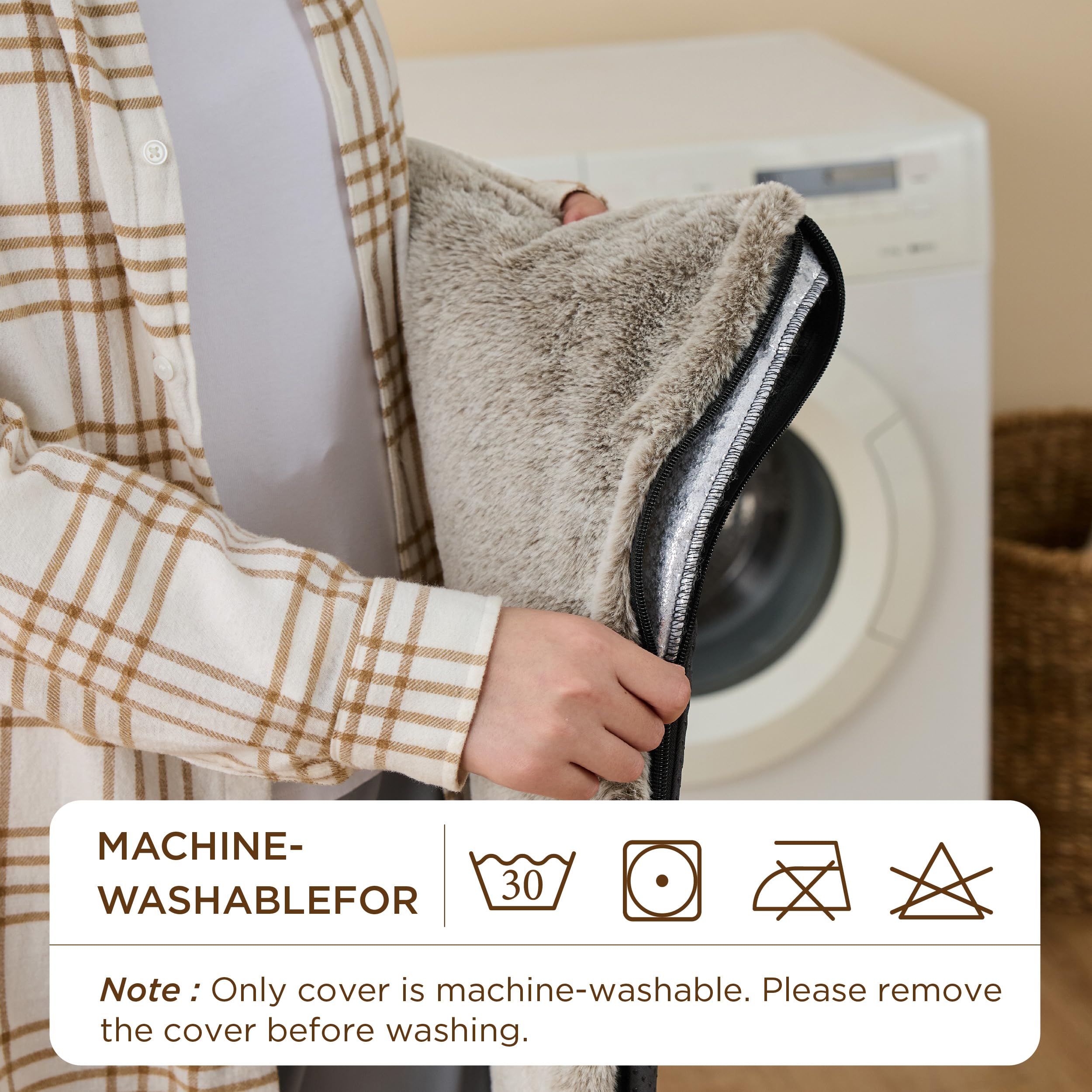 Bedsure self warming mat in crate used for crate padding during travel.