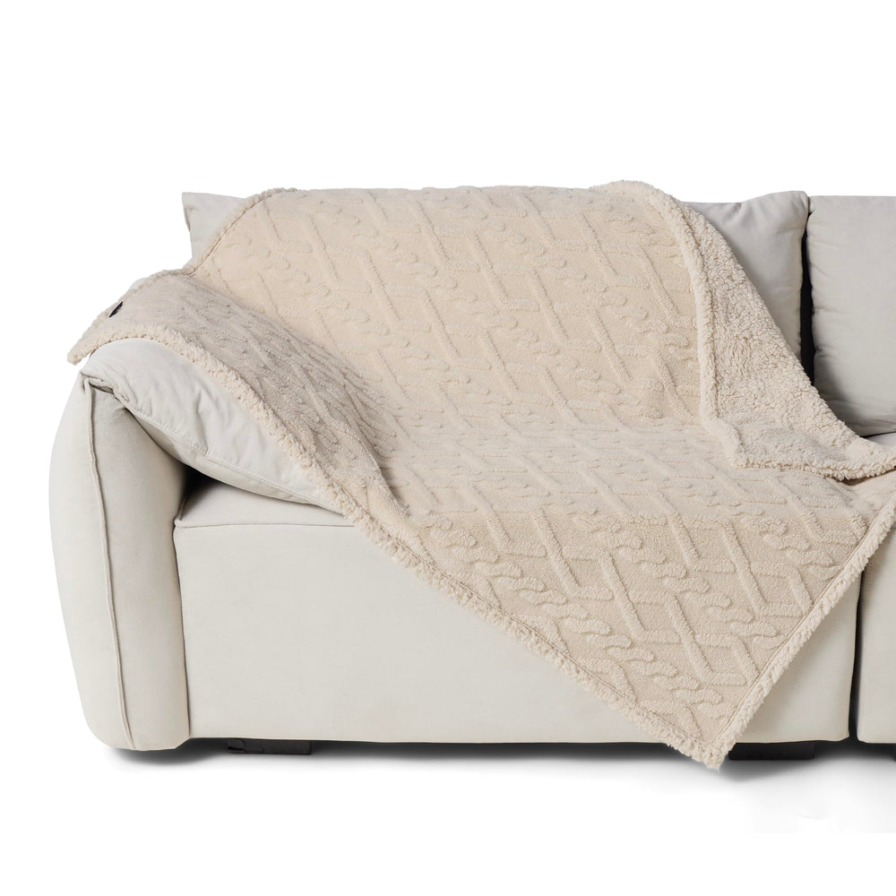Bedsure keeps pets warm without adding humidity or bulk.