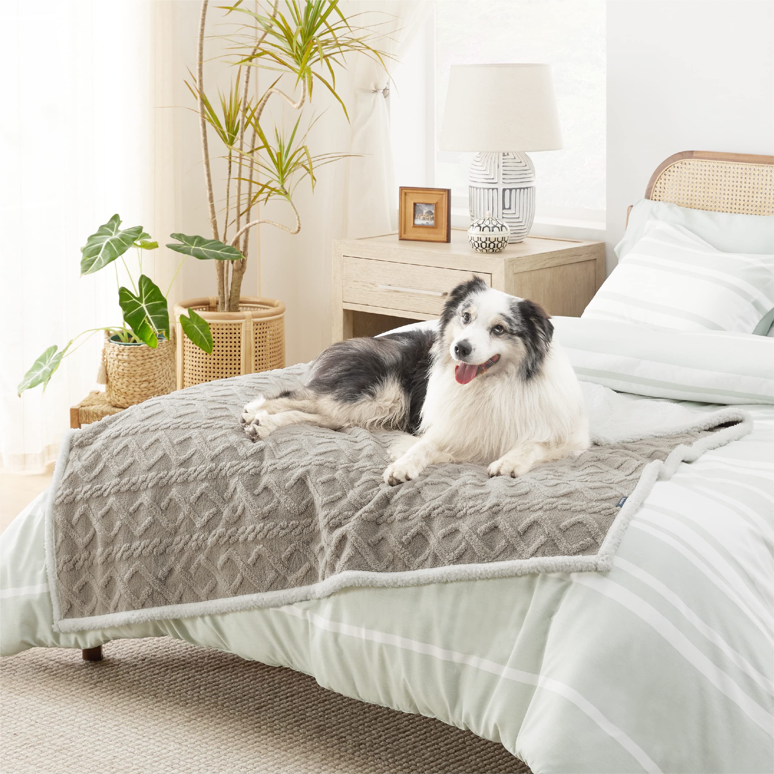 Bedsure blanket is lightweight and travel-friendly.