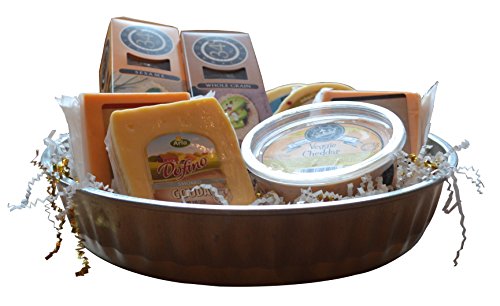Behrens weather-ready pan outdoors, sturdy galvanized steel withstands daily pet hydration tasks.