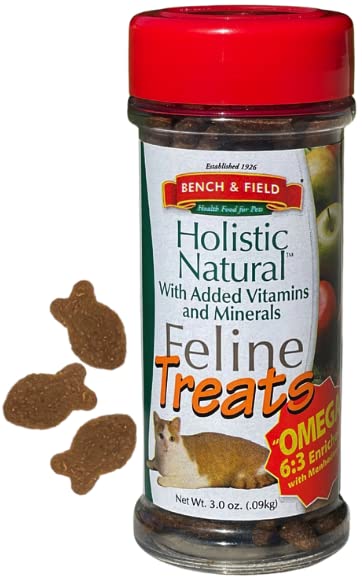 Bench & Field holistic kitty treats seafood flavor close-up highlights fish-shaped crunch for rewards.