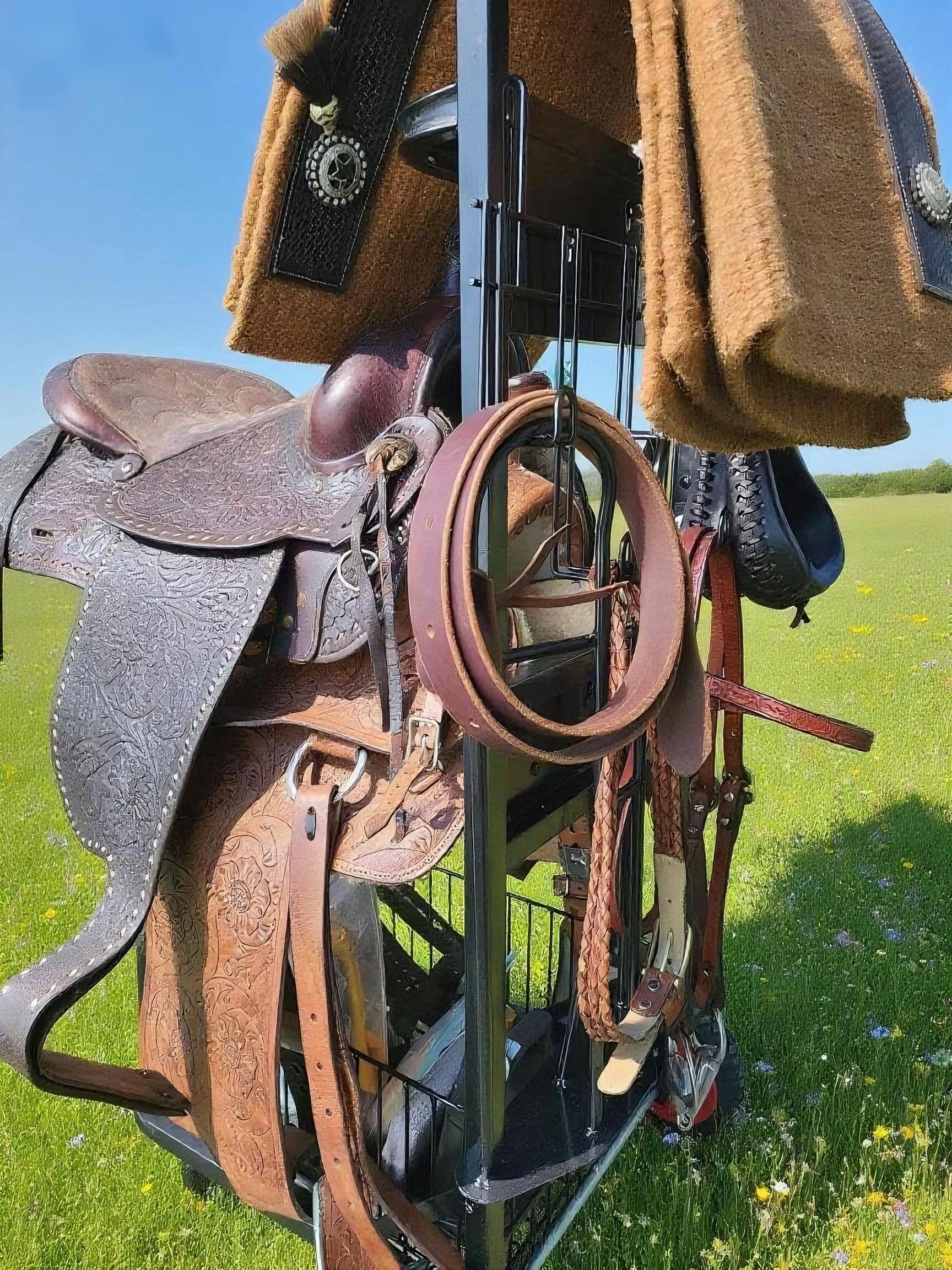 Benyijs movable saddle rack tilt-pull design enabling quick transport.