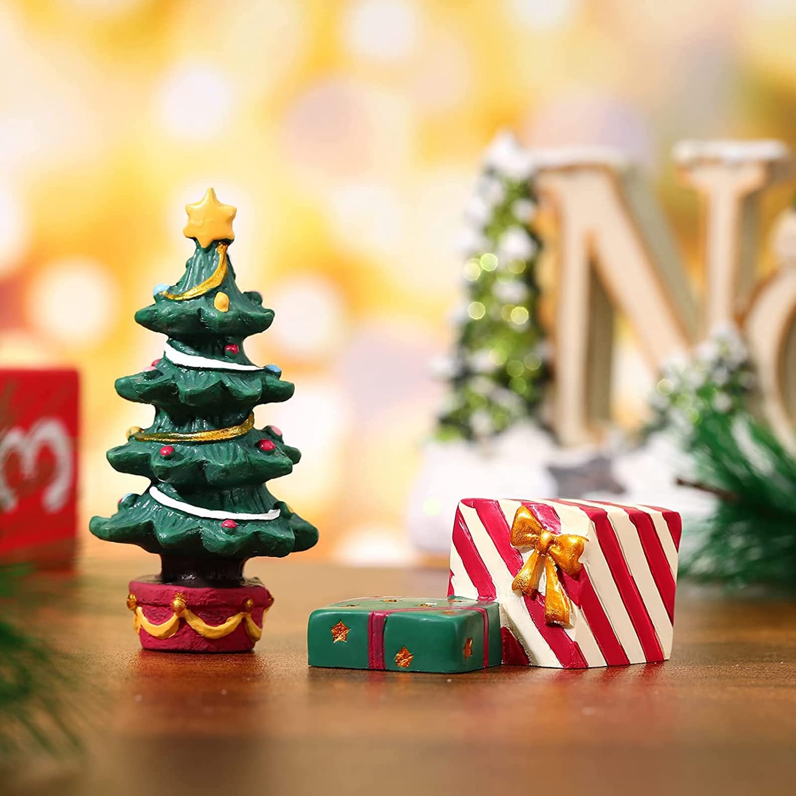 Bili-silly festive fish-tank ornament packaging ready for gifting or storage.