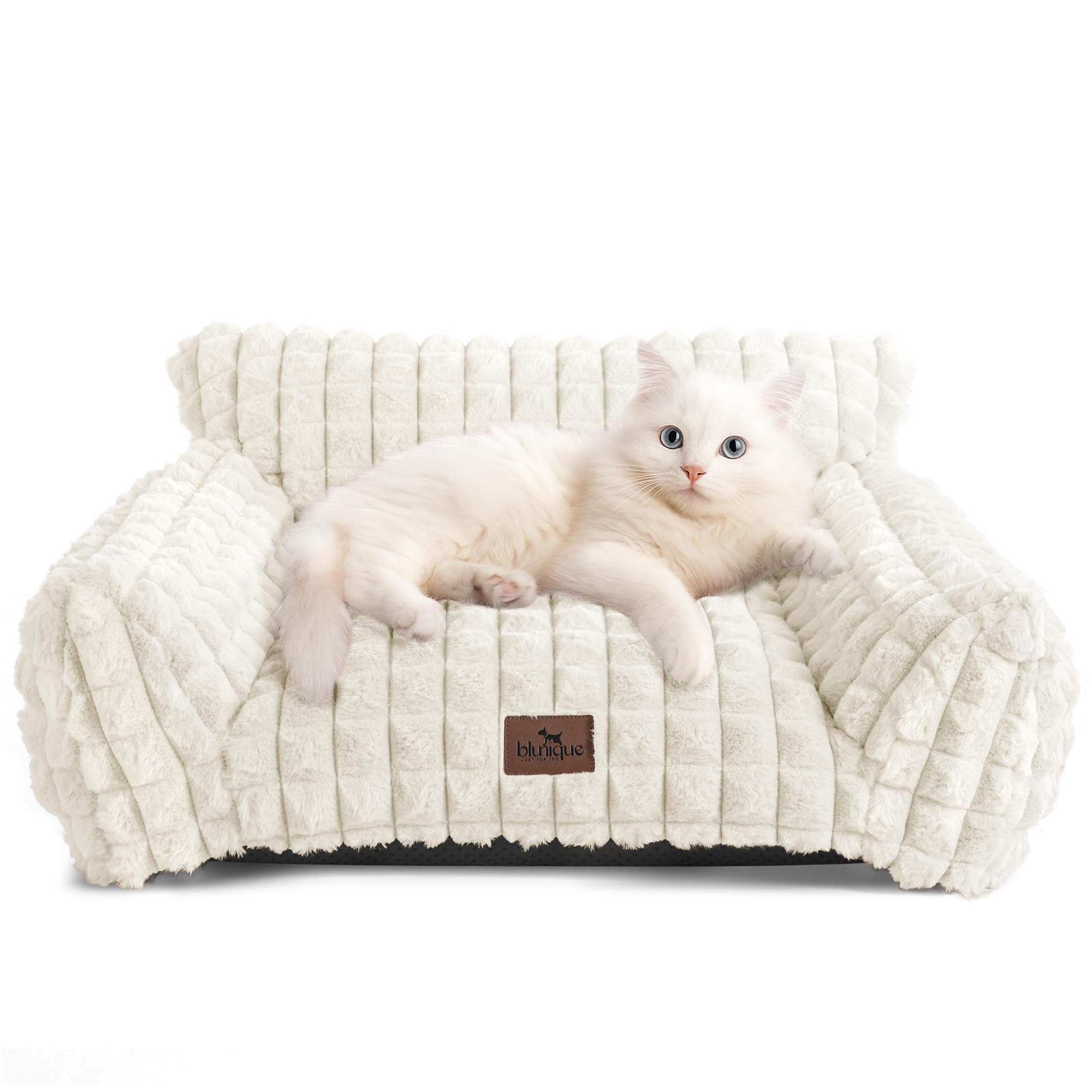 blunique Cat Bed faux rabbit fur close-up highlights plush softness for cozy naps.