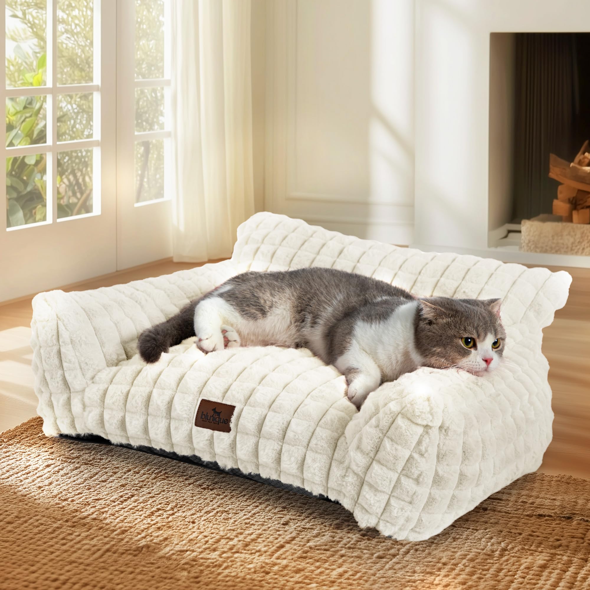 blunique Cat Bed removable-washable cover image highlights easy cleaning after playful use.
