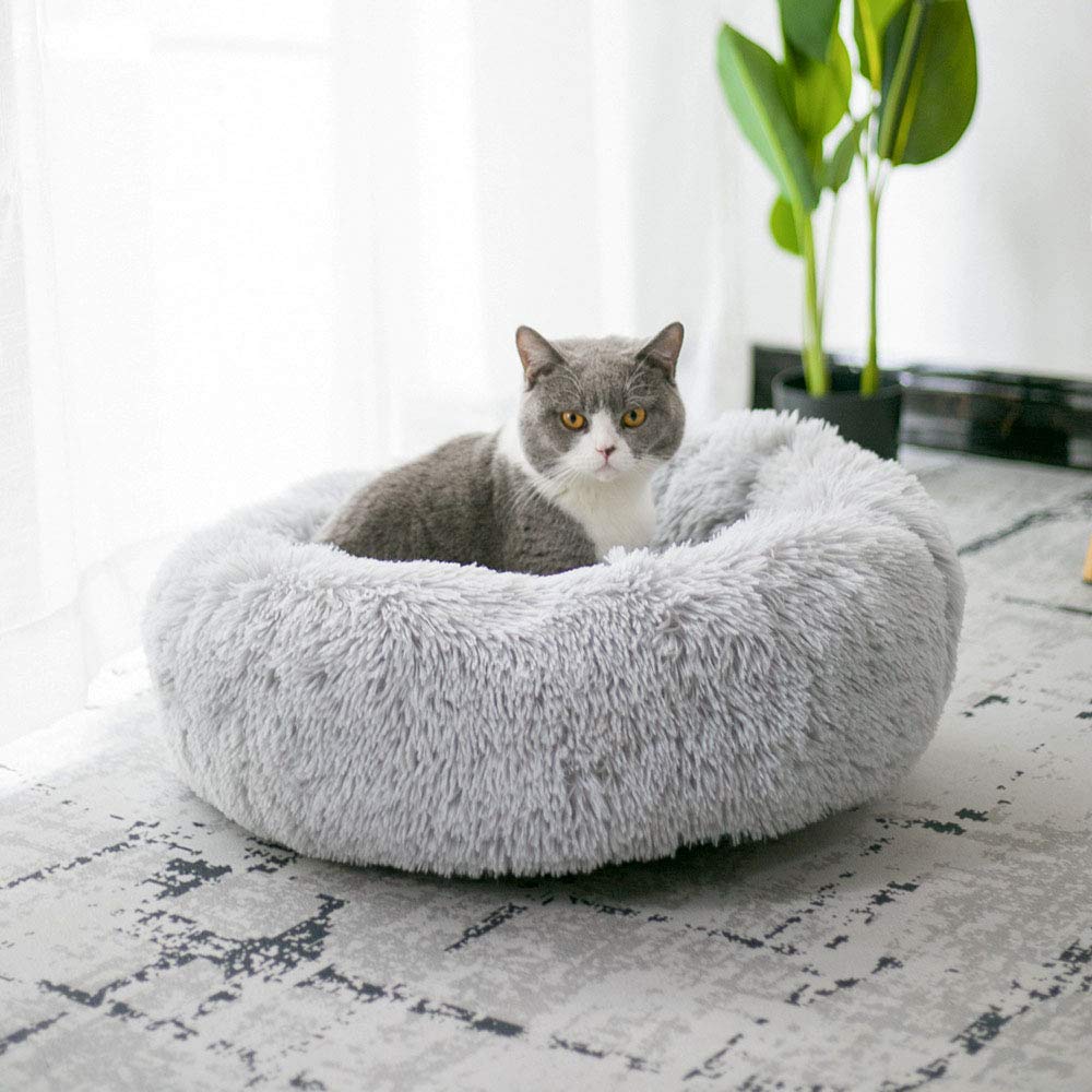 BODISEINT close-up of soft faux fur conveys luxurious texture and snuggle-ready feel