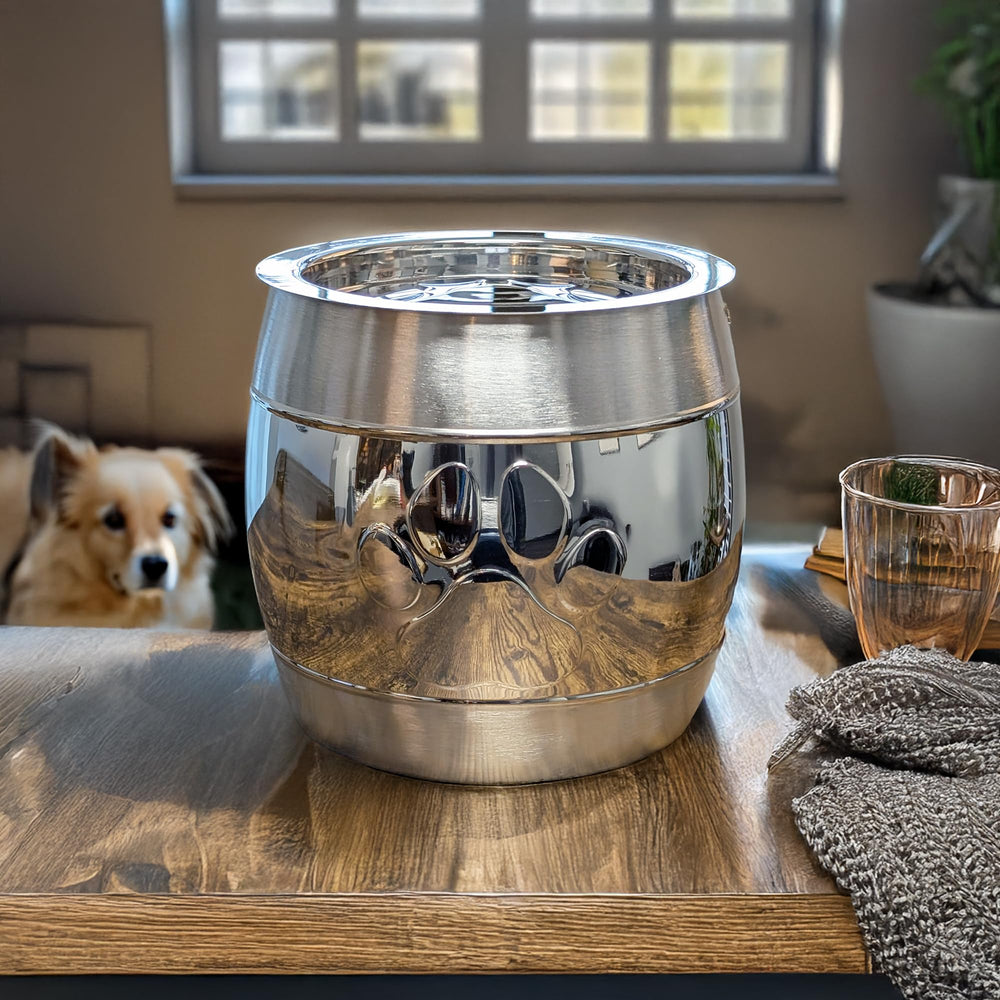 BREKX airtight lid seals in aroma and crunch for longer-lasting treats.