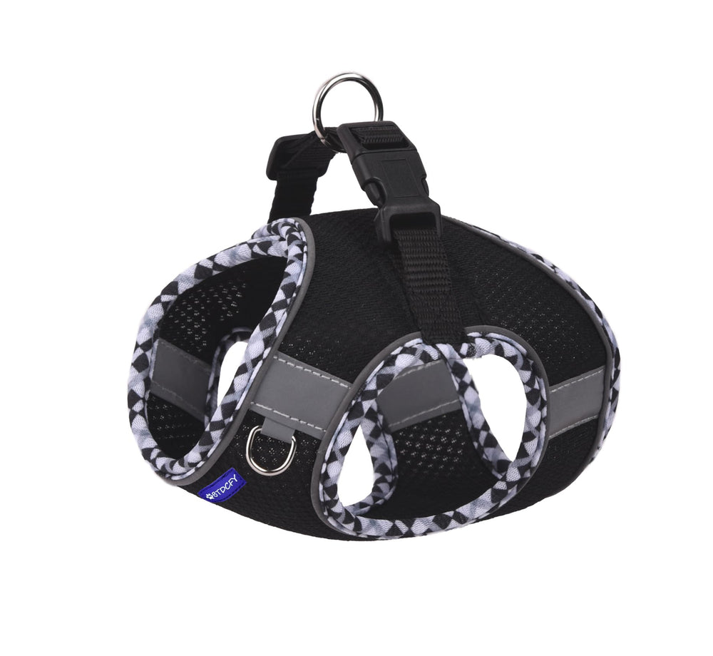 BTDCFY Harness shows 360° reflective strips for safer night-time visibility.