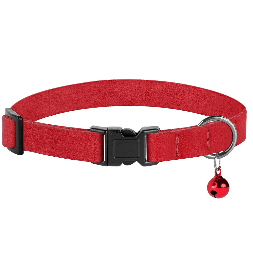 BUDKAS Breakaway Cat Collar Leather Green with Removable Bell complements active kittens.