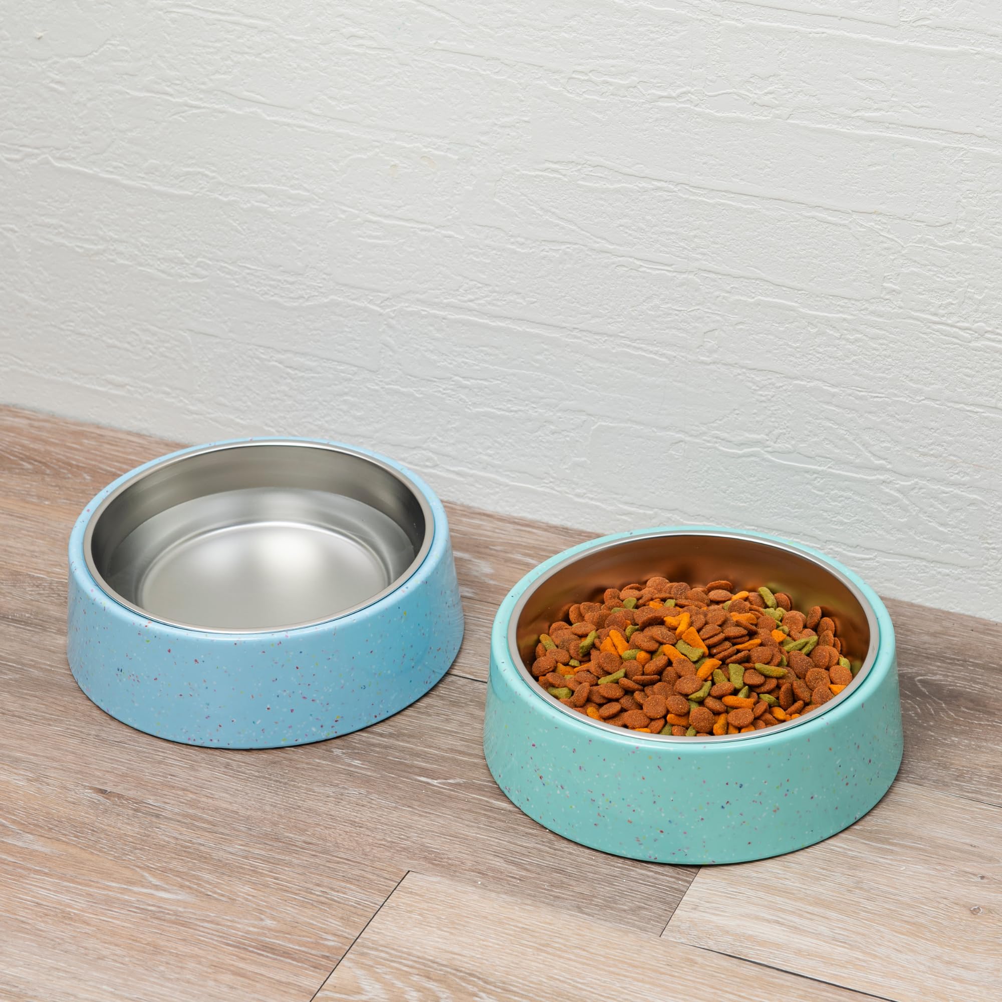 The bzyoo elevated-height blue bowl supports easy pet reach.