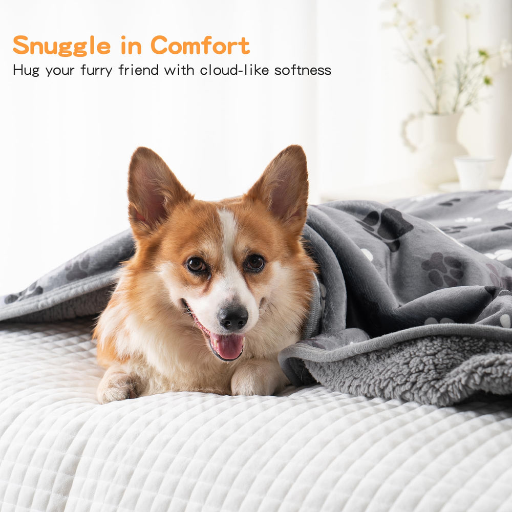 CAPT.SNOOZE blanket in car seat highlights travel-friendly protection.