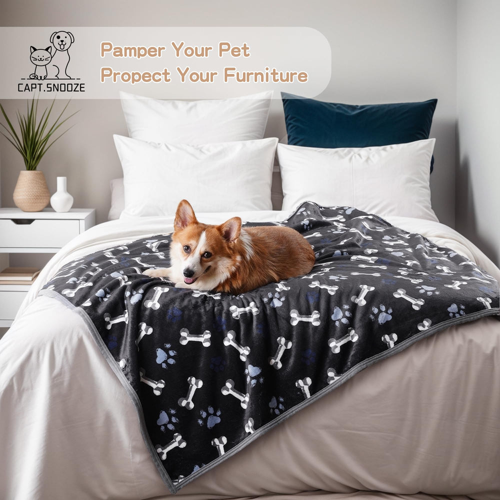CAPT.SNOOZE dog blanket ideal for car trips and travel.