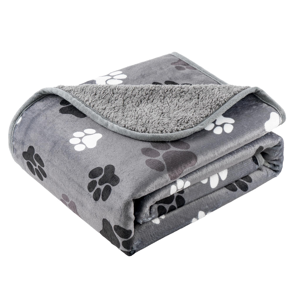 CAPT.SNOOZE waterproof dog blanket front view protects furniture from spills.