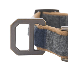 Carhartt half-metal half-plastic buckle on collar provides secure, easy-on/off use.