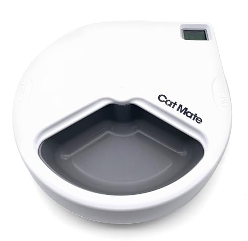 Cat Mate C300 digital timer display enables precise meal scheduling.