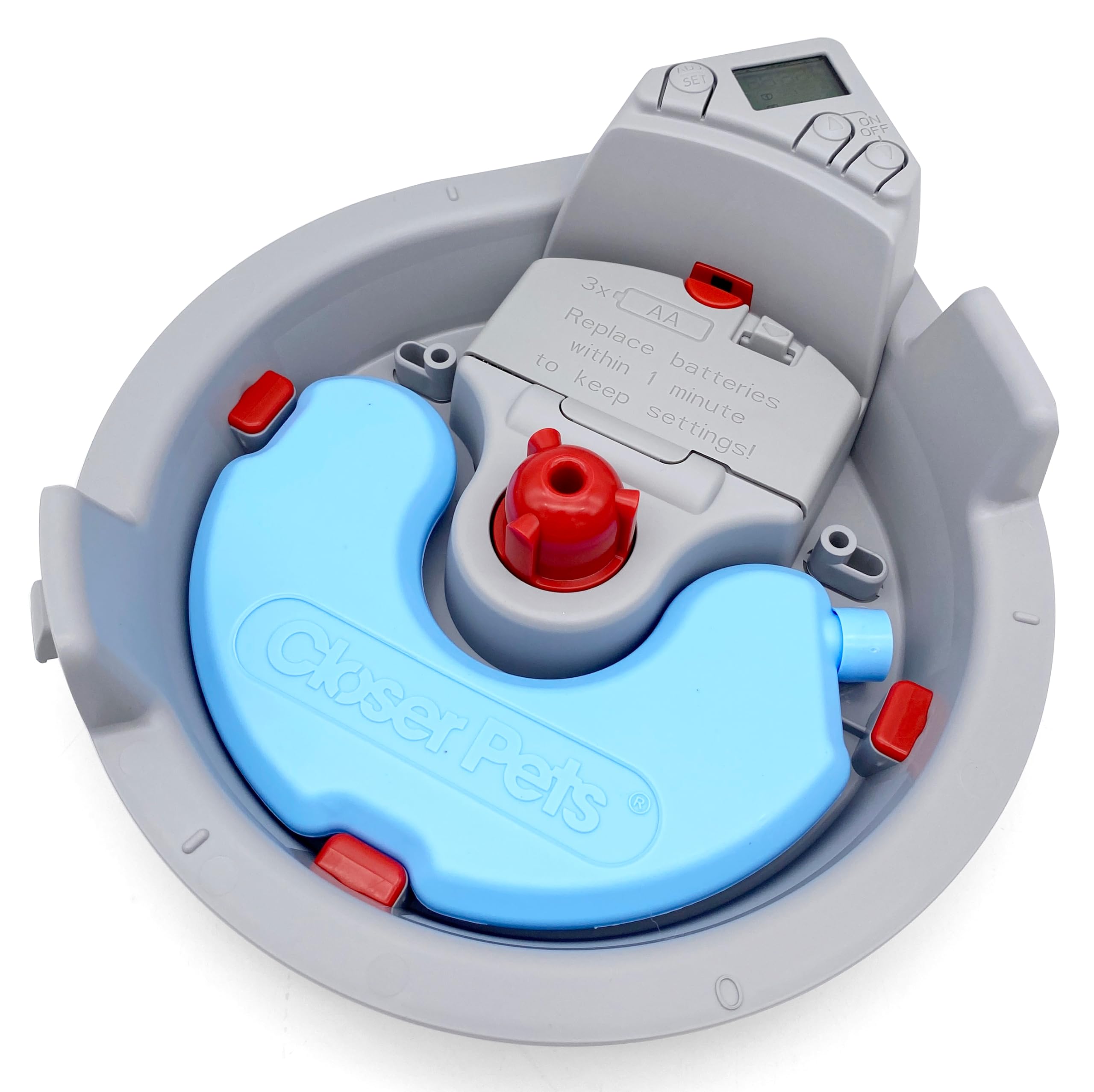 Cat Mate C300 secure lid minimizes spills during use.