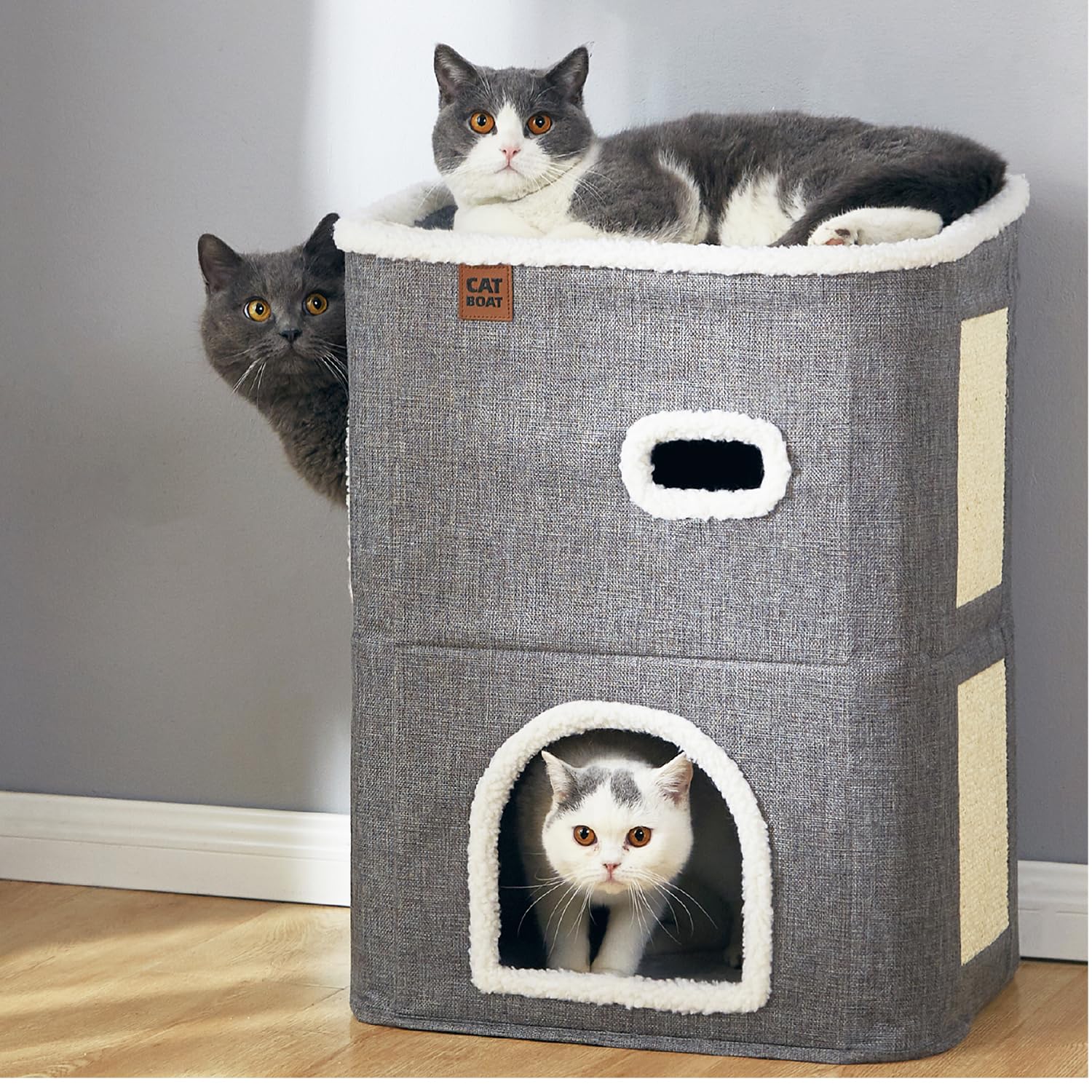 CATBOAT 14-inch base provides stable footing for jumps and exploration.