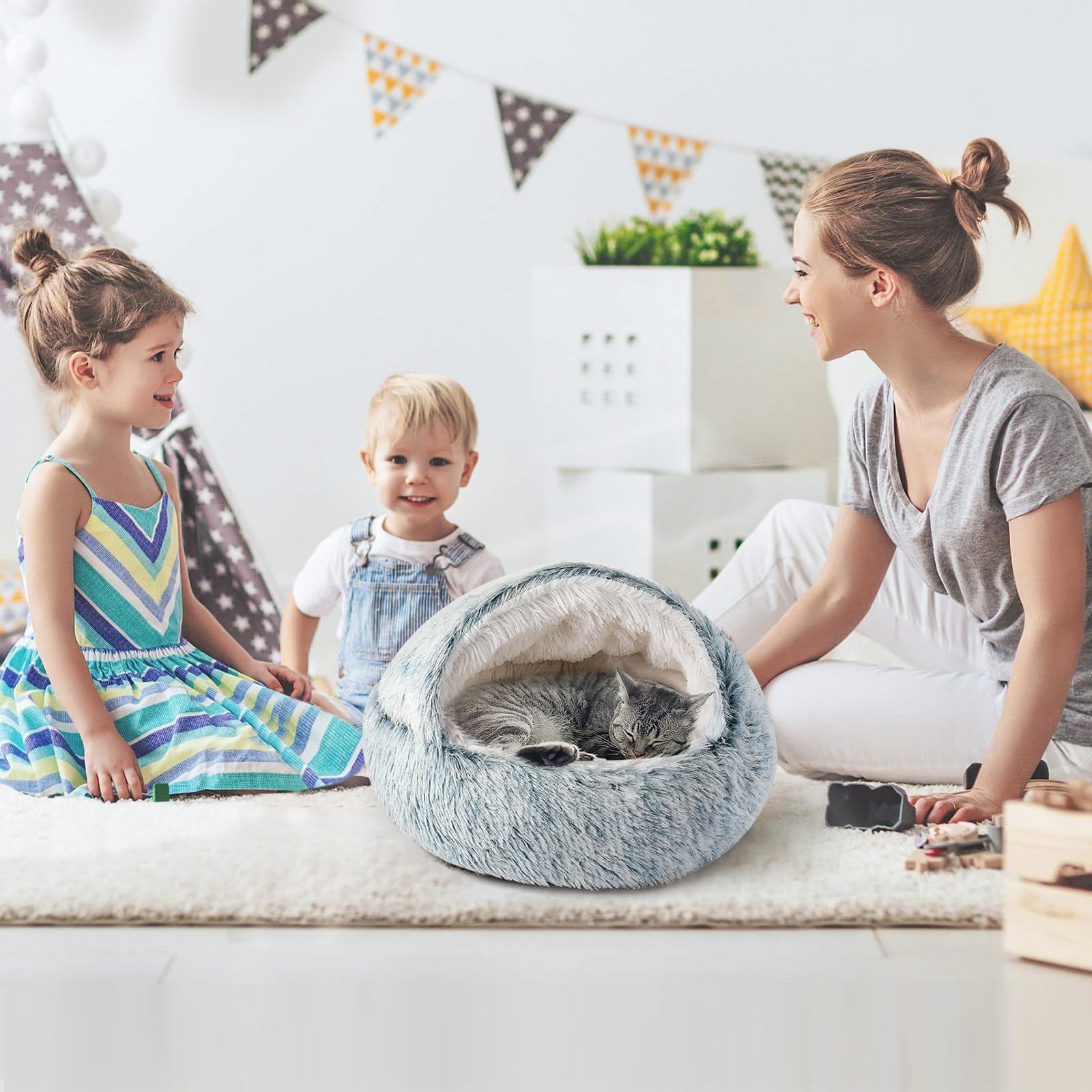 CATISM Cozy Cat Pod ships vacuum-packed and reshapes quickly