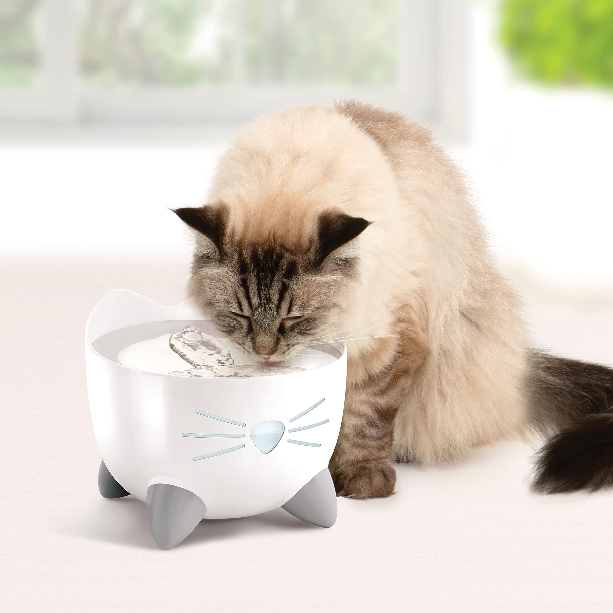 Catit PIXI nose-light image shows backlit water level indicator for easy monitoring.