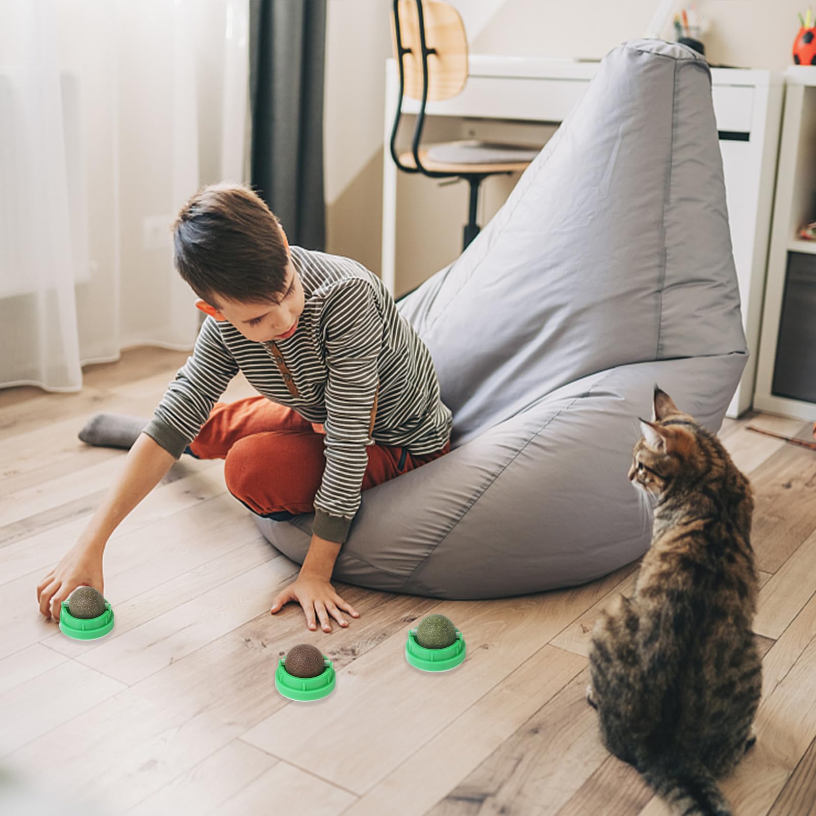 CCINEE edible ball promotes healthy teeth and fresh breath through natural chewing.