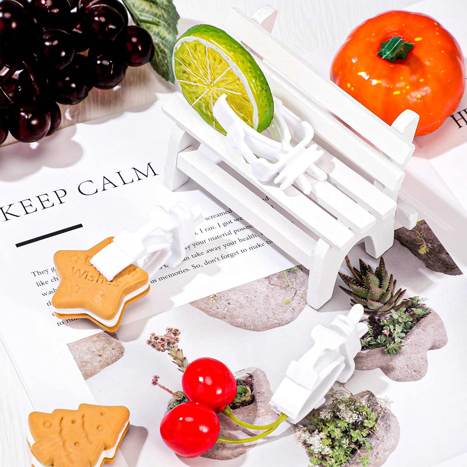 CHENGU cage clip-on feeder fits vertical cages to keep meals tidy.