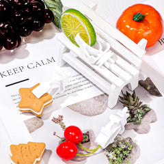 CHENGU cage clip-on feeder fits vertical cages to keep meals tidy.